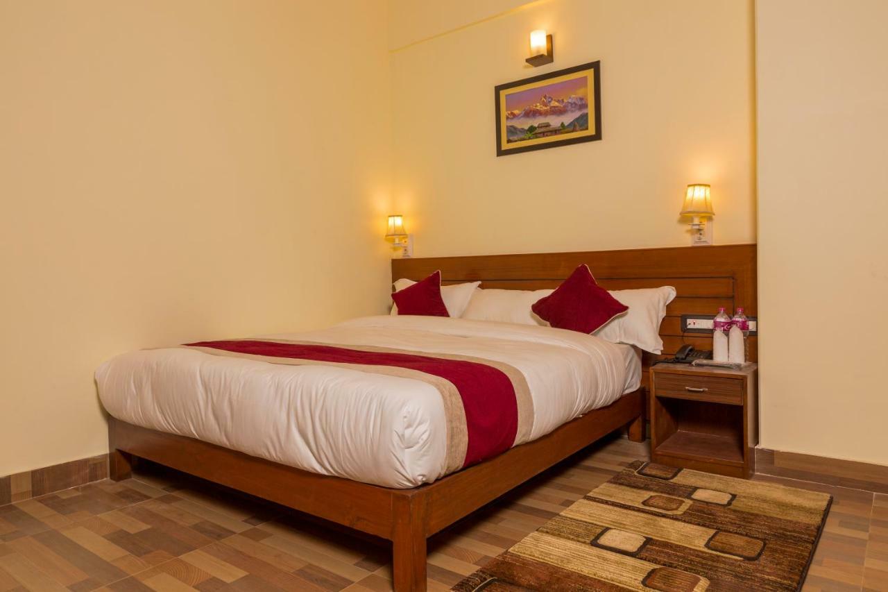 Hotel Elegant Pokhara Exterior photo
