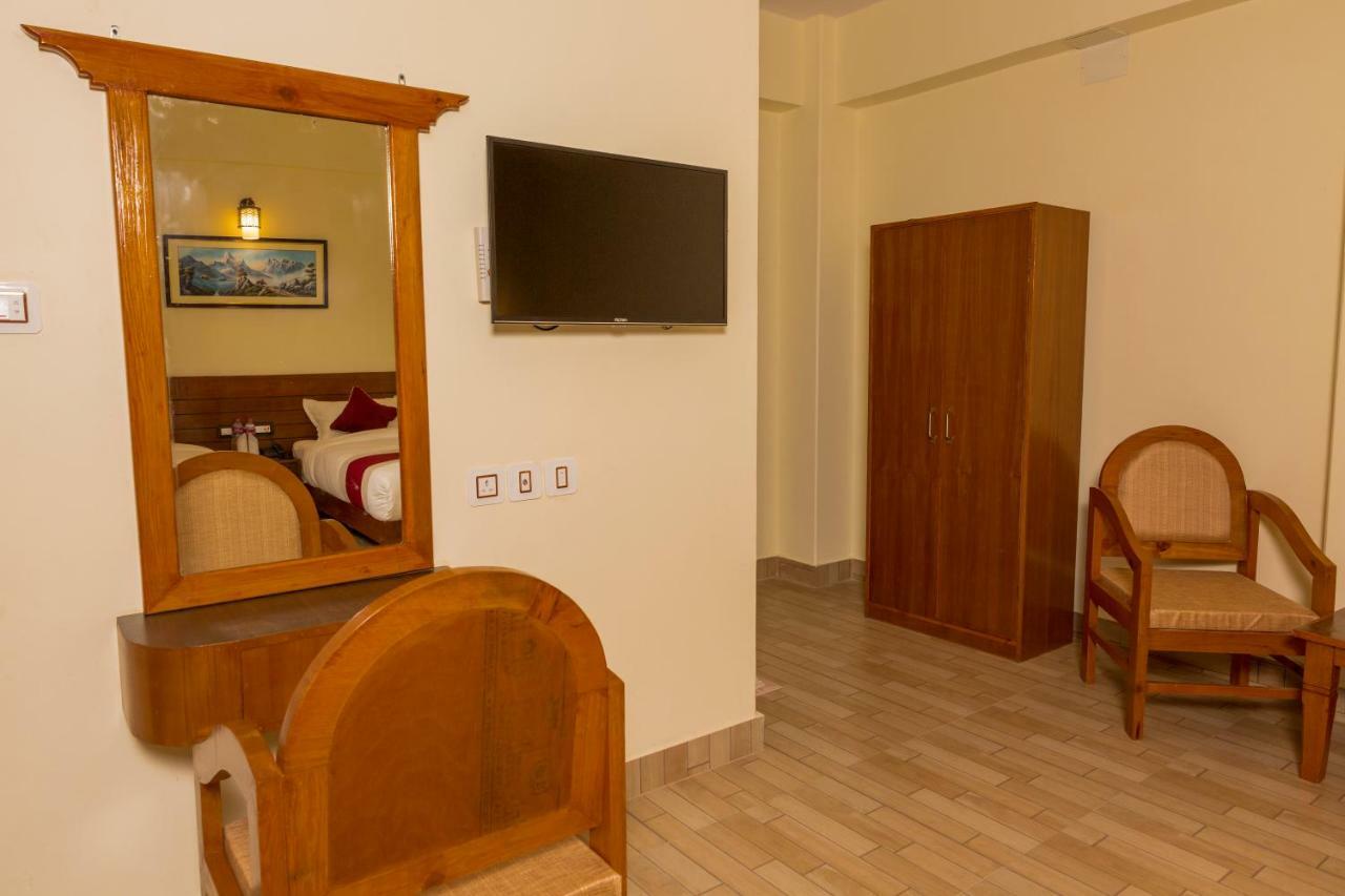 Hotel Elegant Pokhara Exterior photo