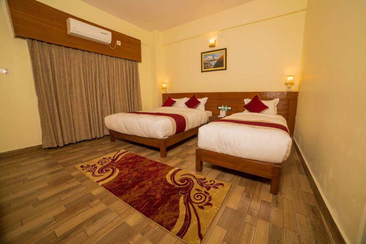 Hotel Elegant Pokhara Exterior photo