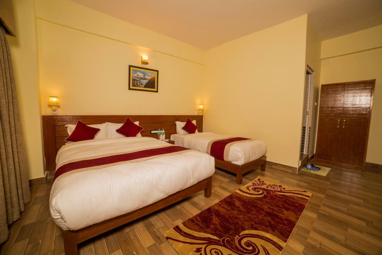Hotel Elegant Pokhara Exterior photo